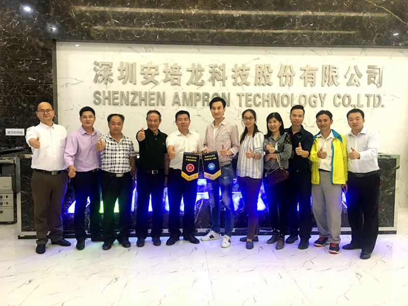 【政企交流】龙岗区平湖街道工商联(商会)企业家莅临U乐国际官网科技考察交流